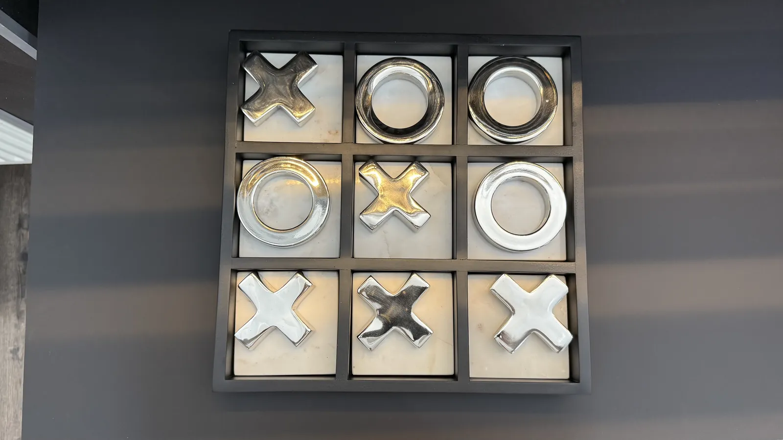 Tic Tac Toe aus Holz in der Players Lounge Voerde